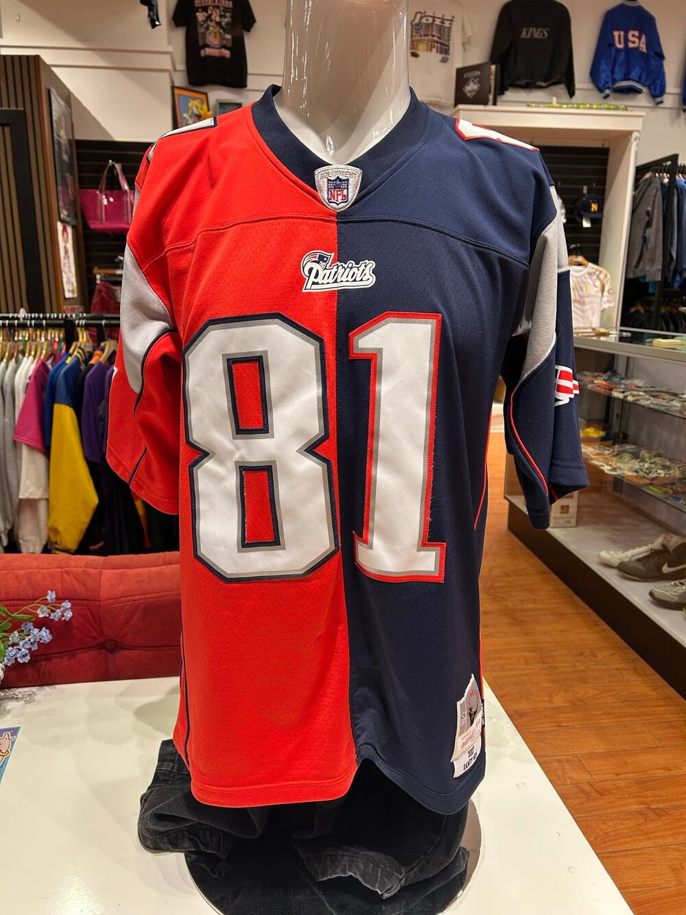 Randy Moss #81 Patriots Throwback 2007 Mitchell & Ness Jersey Size Large